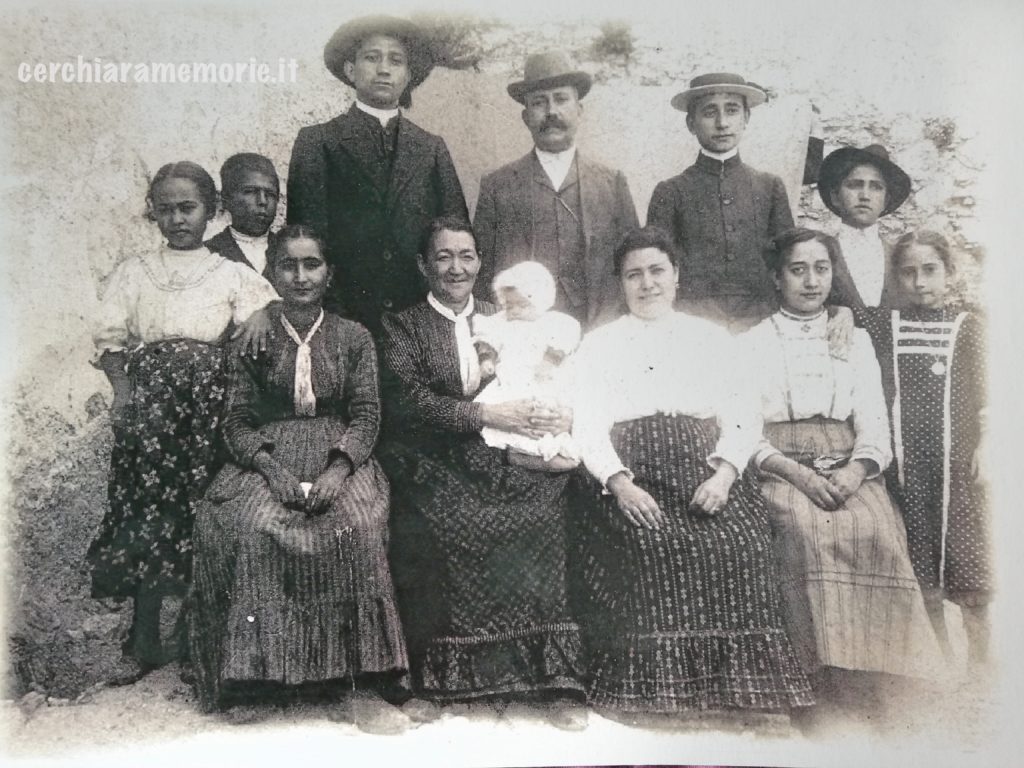 Cerchiara di Calabria, Ritratto di famiglia con nonni e nipoti