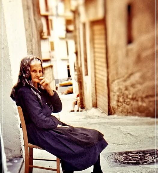 Zia maria santagada davanti casa
