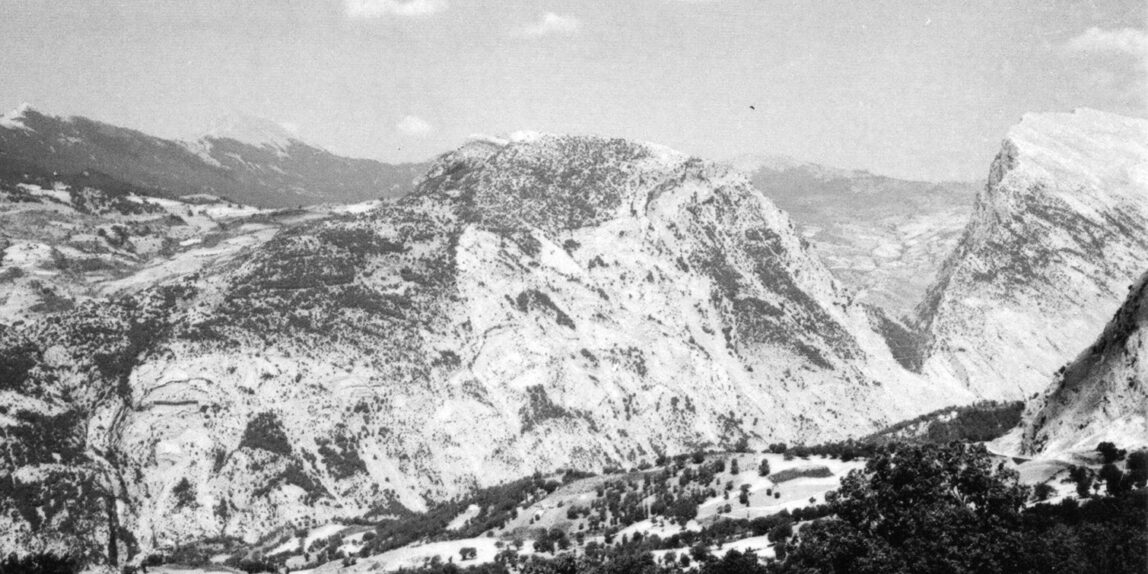 Le timpe di Cassano e di San Lorenzo, alta valle del Raganello, Pollino, 1961, foto di Beppe Dematteis, Archivio GSP