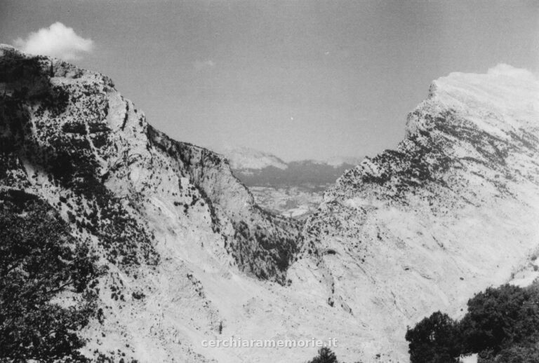 La Gola di Barile del Raganello, alta valle del Raganello, Pollino, 1961, foto di Beppe Dematteis, Archivio GSP