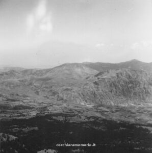 Bellizia e la Timpa di San Lorenzo, alta valle del Raganello, Pollino, 1961, foto di Beppe Dematteis, Archivio GSP