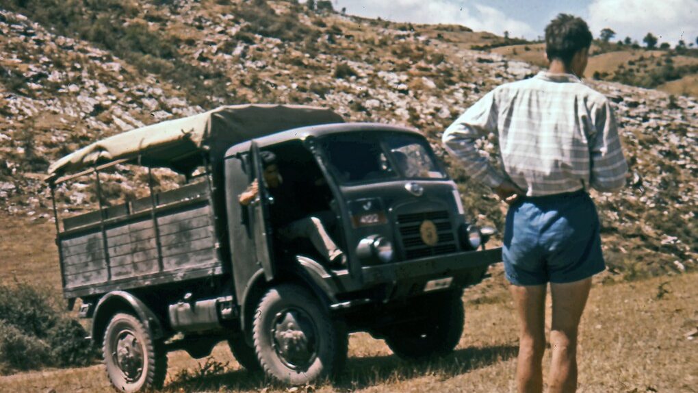 Il camion della spedizione, spedizione del GSP al Bifurto, 1961, foto di Franco Actis, Archivio GSP