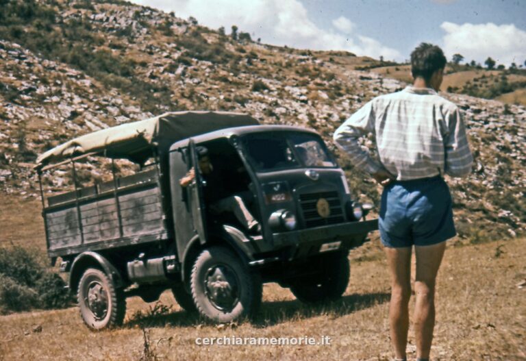 Il camion della spedizione, spedizione del GSP al Bifurto, 1961, foto di Franco Actis, Archivio GSP