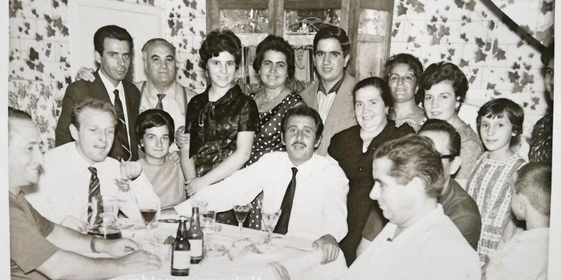 Cerchiara di Calabria, Domenico Modugno a cena in casa di Emilio Franzese e Adelina Catanzaro, 16 agosto 1962, foto di Carletto Greco