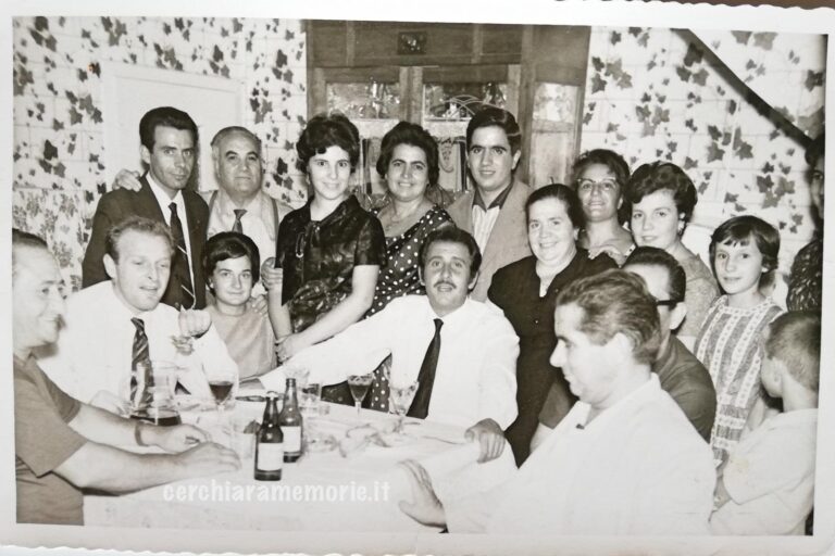 Cerchiara di Calabria, Domenico Modugno a cena in casa di Emilio Franzese e Adelina Catanzaro, 16 agosto 1962, foto di Carletto Greco