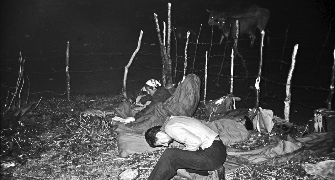 Il campo di notte (2), Pollino, 1961, foto di Franco Actis, Archivio GSP