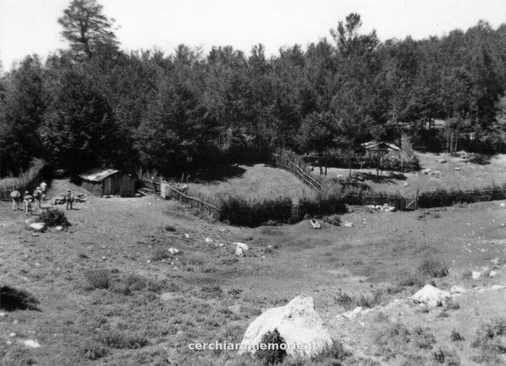 Piani di Pollino, le baracche, Pollino, 1961, foto di Beppe Dematteis, Archivio GSP